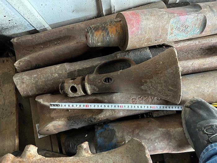 Used Simplex / Duff Norton Screw Leveling Jacks for Cable Tool