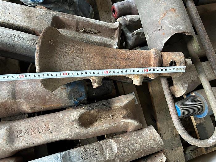 Used Simplex / Duff Norton Screw Leveling Jacks for Cable Tool