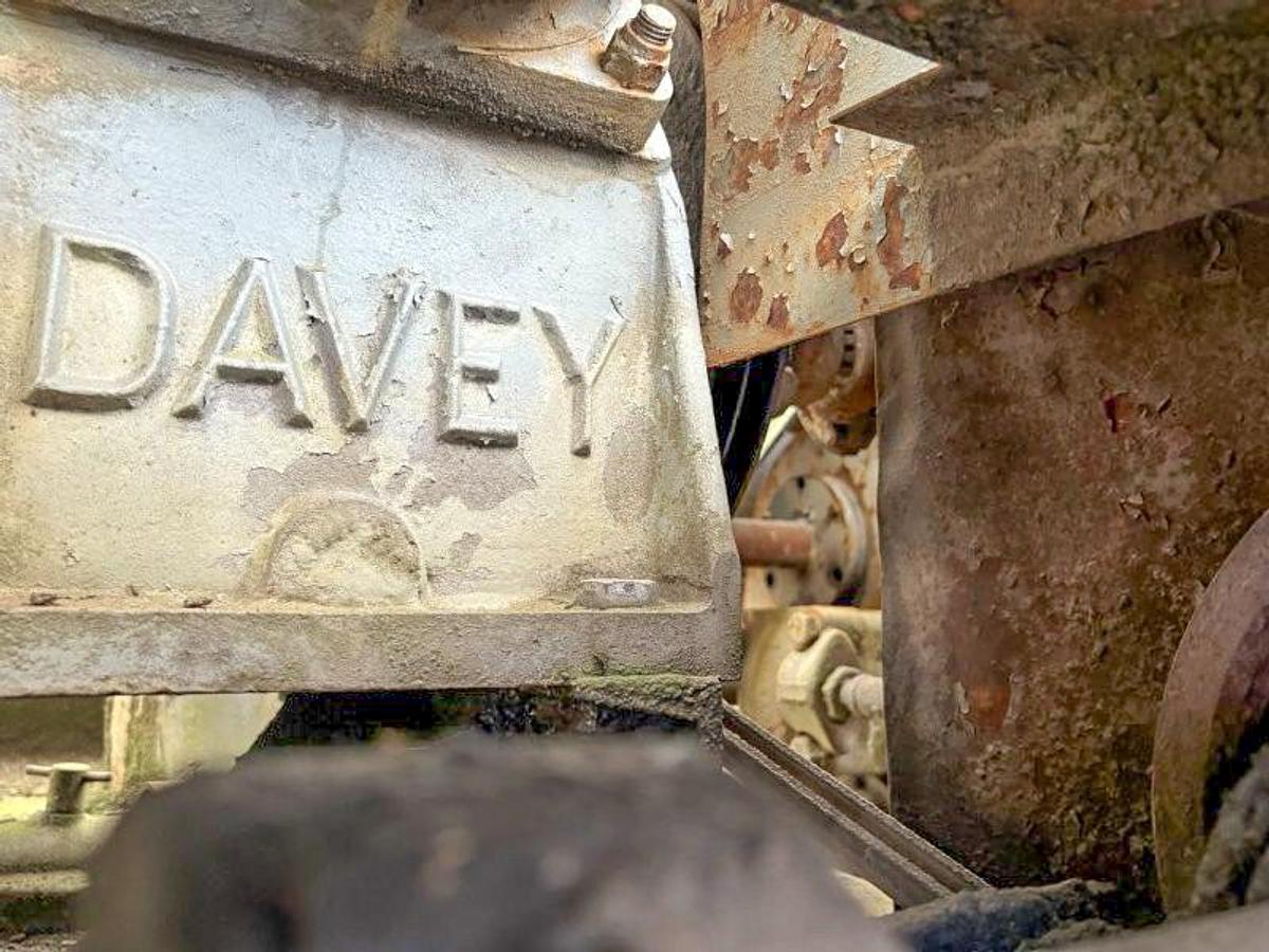 Used Davey M8A Table Drive Drill Rig