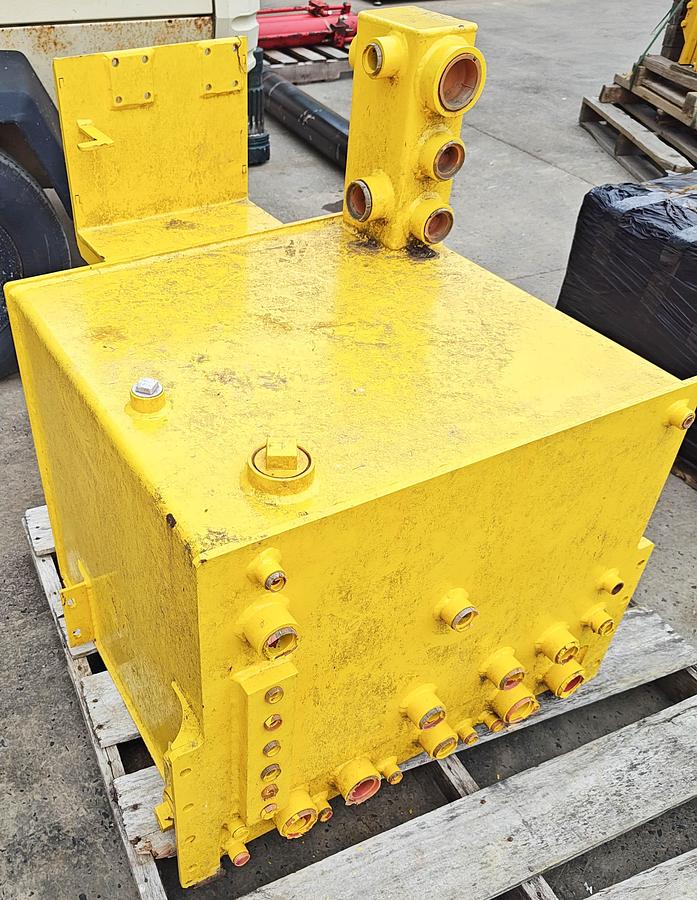 Used T4 Hydraulic Reservoir Tank