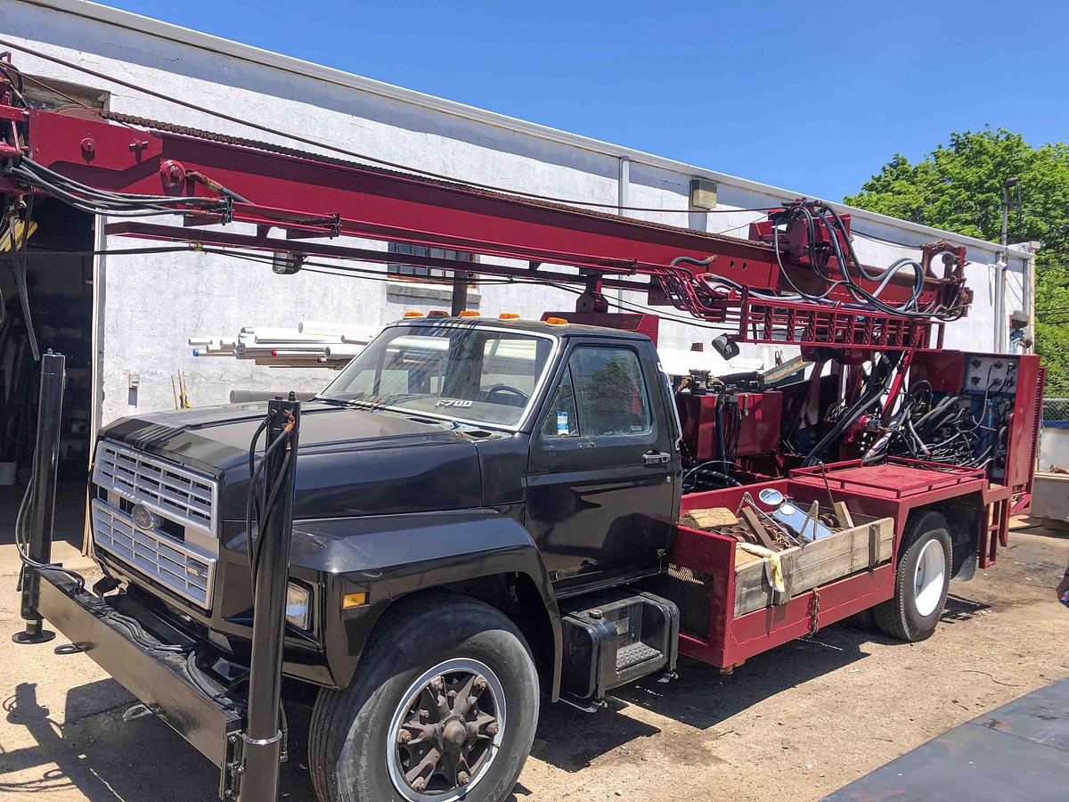 Used 1990 Canterra  CT-350 Auger Drilling Rig