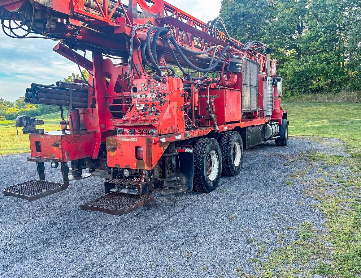 Used 1985 Ingersoll-Rand TH60 Drill Rig