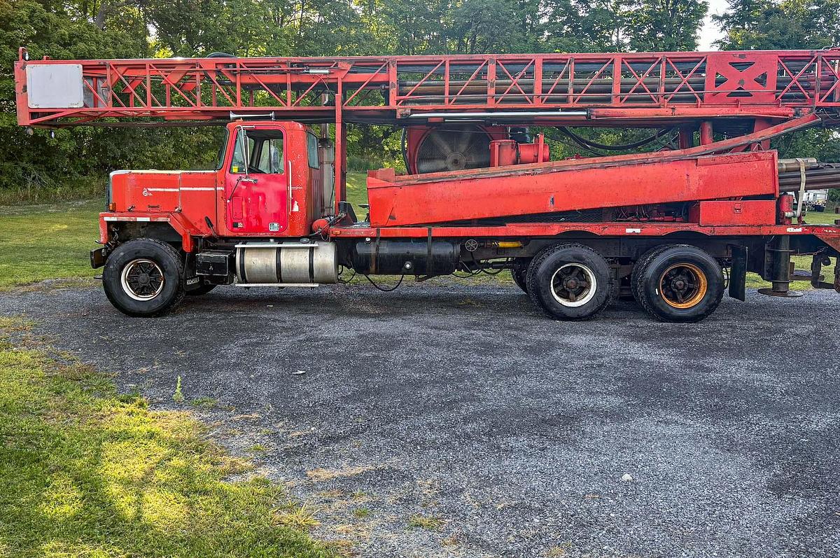 Used 1985 Ingersoll-Rand TH60 Drill Rig