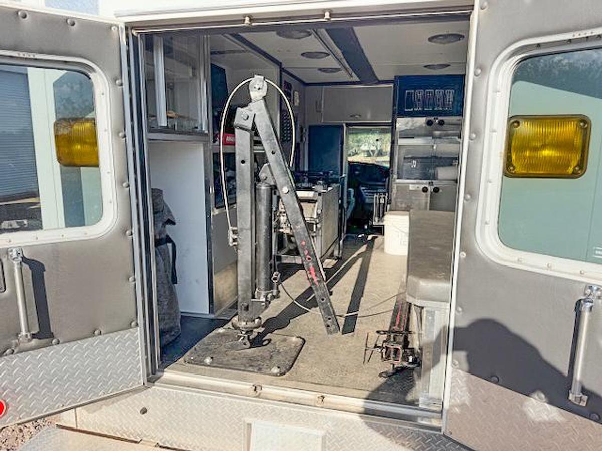 Used 2006  Ford  E350 Van