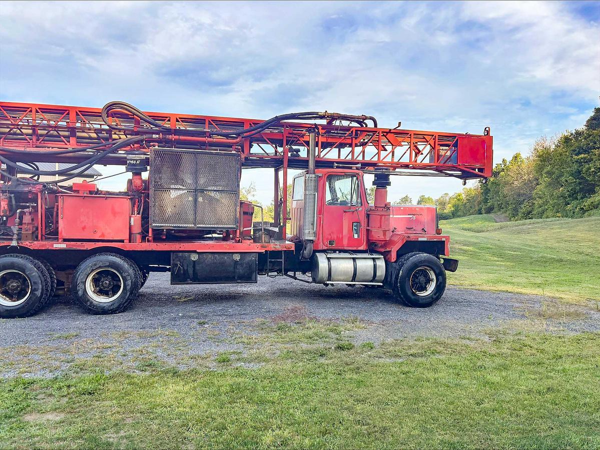 Used 1985 Ingersoll-Rand TH60 Drill Rig