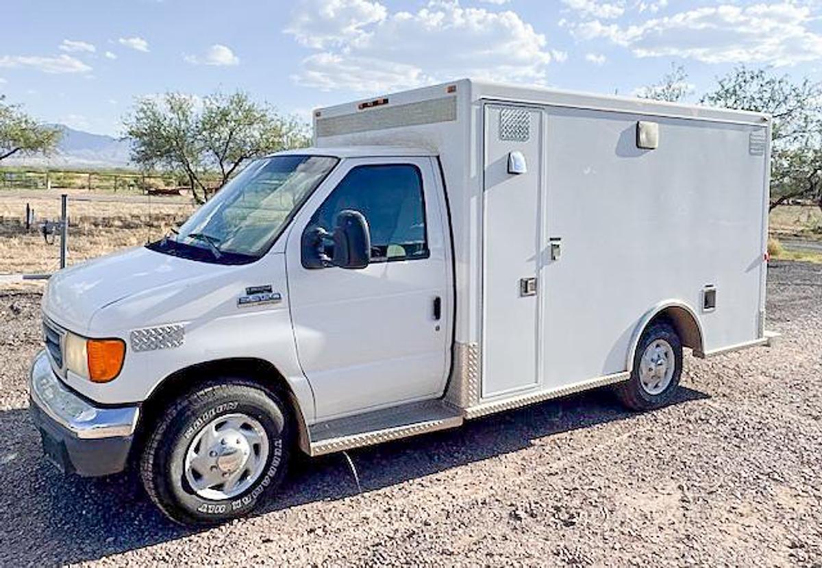 Used 2006  Ford  E350 Van