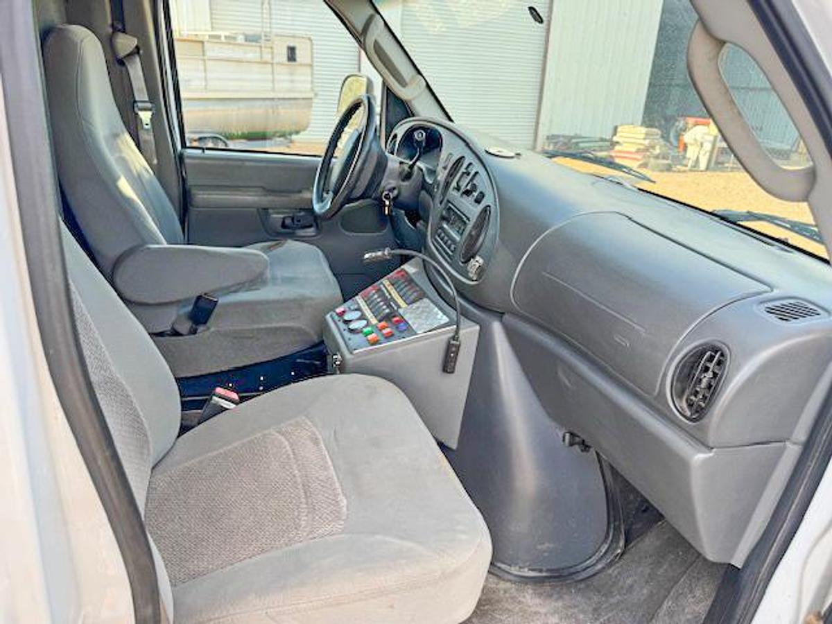 Used 2006  Ford  E350 Van