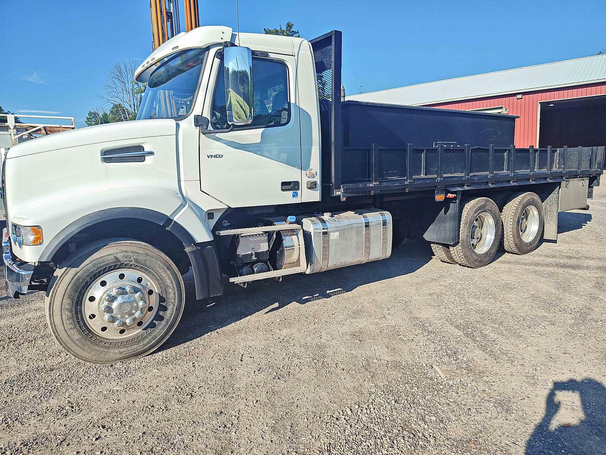 Used 2018 Volvo Water Truck
