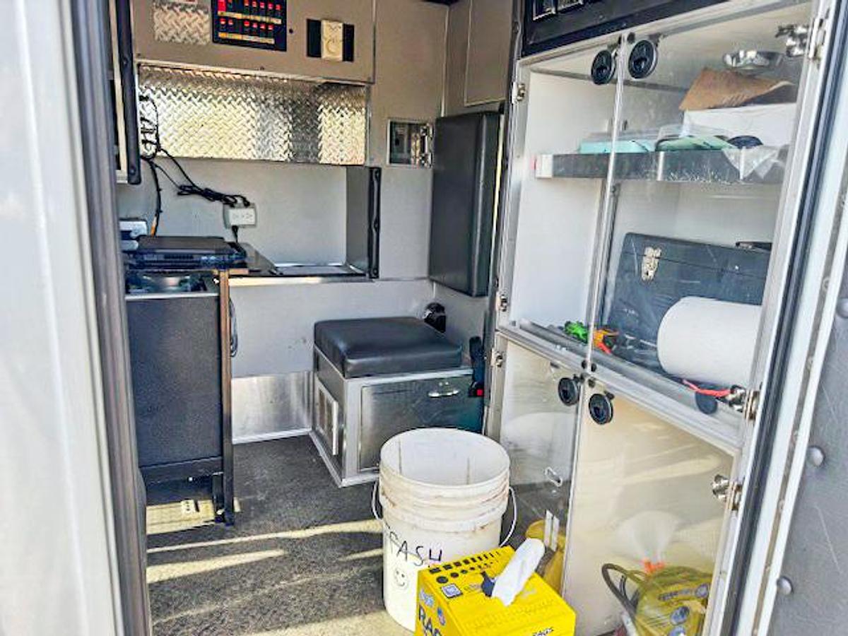 Used 2006  Ford  E350 Van