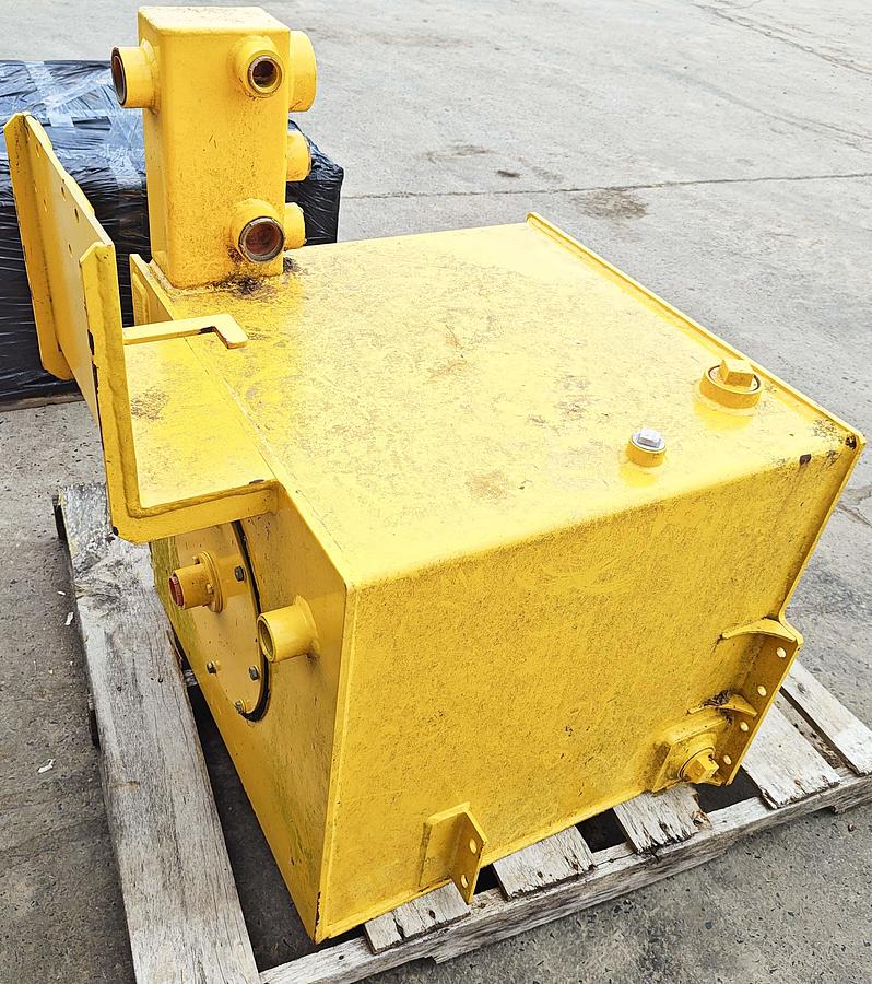 Used T4 Hydraulic Reservoir Tank
