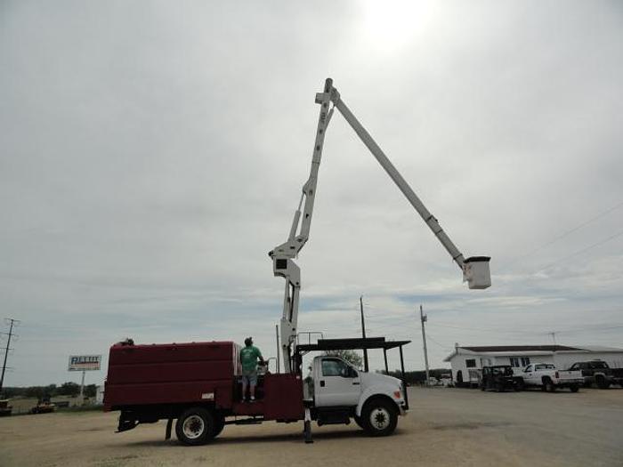 Used 2011 versalift V0270E