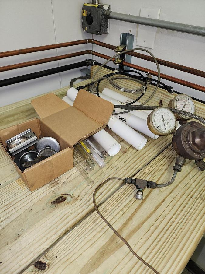Used LECO TC-400 NITROGENO/OXYGEN DETERMINATOR