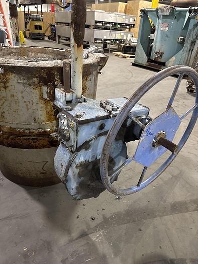Used MODERN EQUIPMENT GEARED LIP POUR LADLE