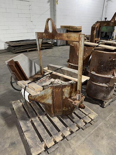 Used MODERN EQUIPMENT GEARED LIP POUR LADLE