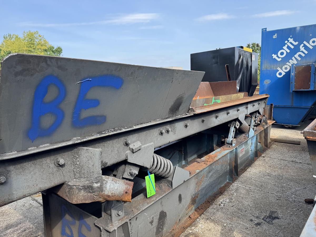Used CARRIER HR 3680 S VIBRATING CONVEYOR