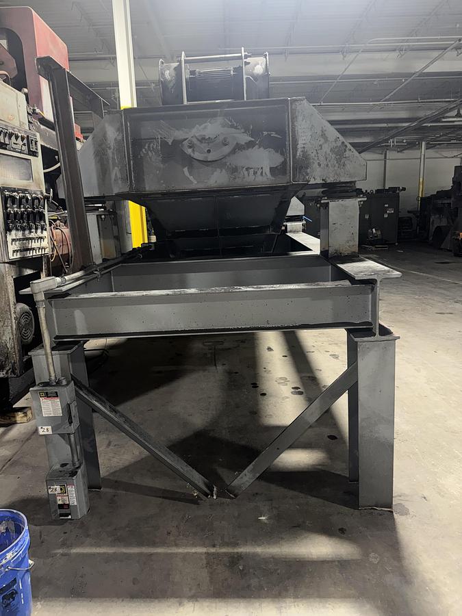 Used GENERTAL KINEMATICS SAND SCREEN