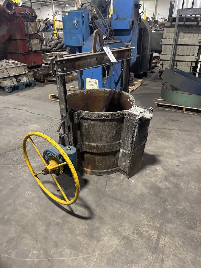 Used ACETARC ESSEX GEARED POURING LADLE