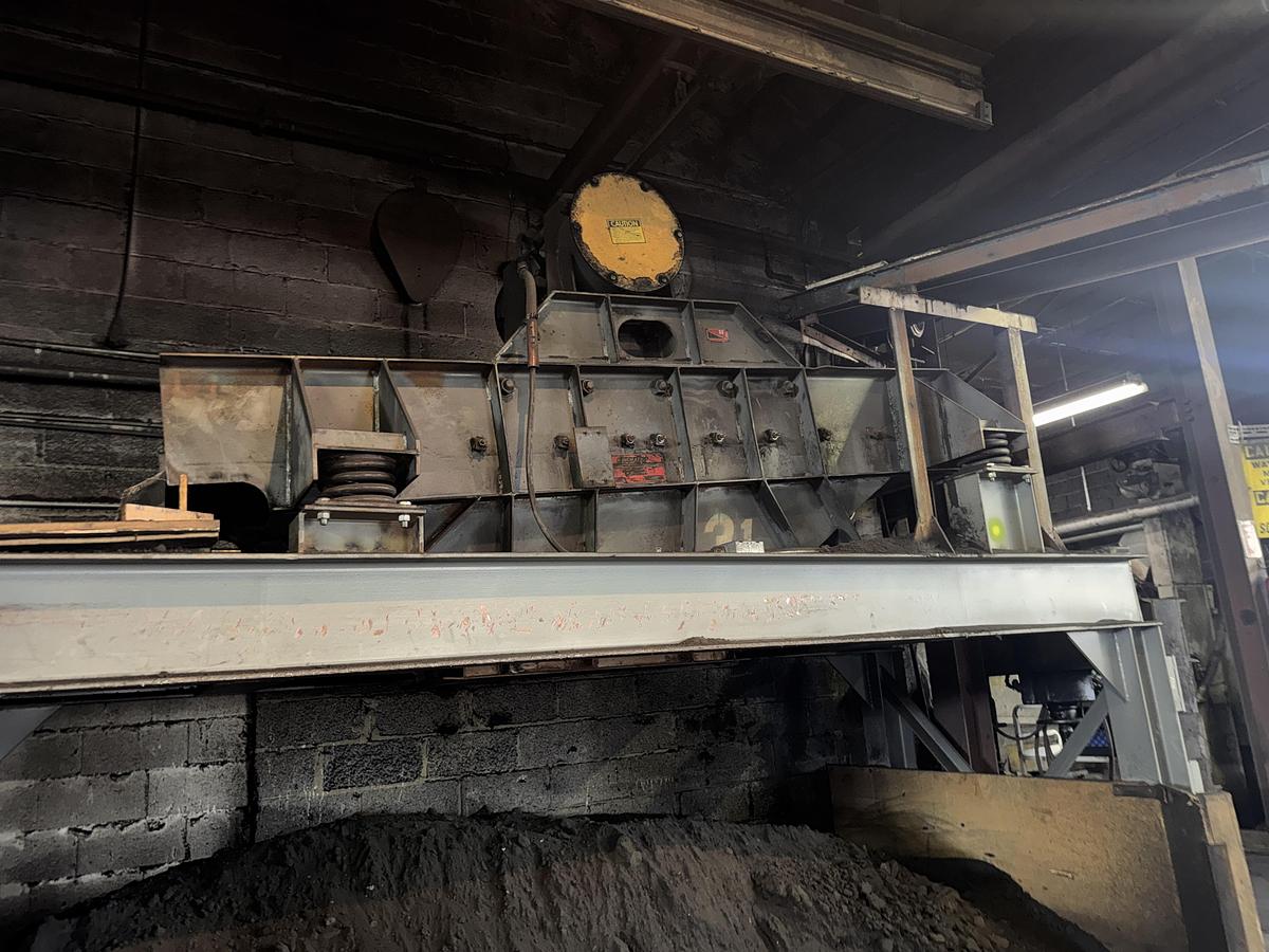 Used GENERTAL KINEMATICS SAND SCREEN
