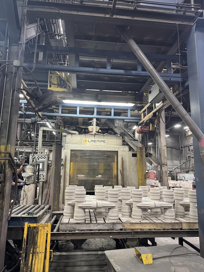 Used 2011 LAEMPE LB50V 50 LITER VERTICALLY PARTED COLD BOX CORE MACHINE