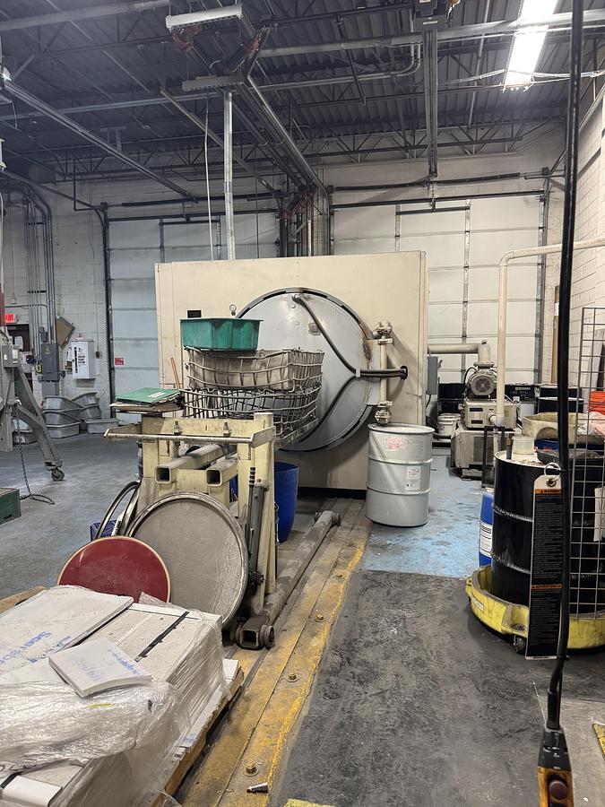 Used FURNACE SOURCE VACUUM ANNEALING FURNACE