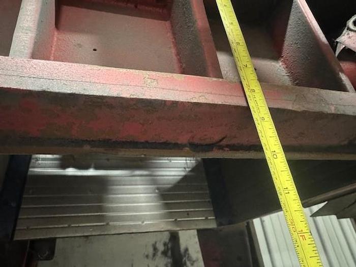 Used HUNTER 20E MOLDING MACHINE