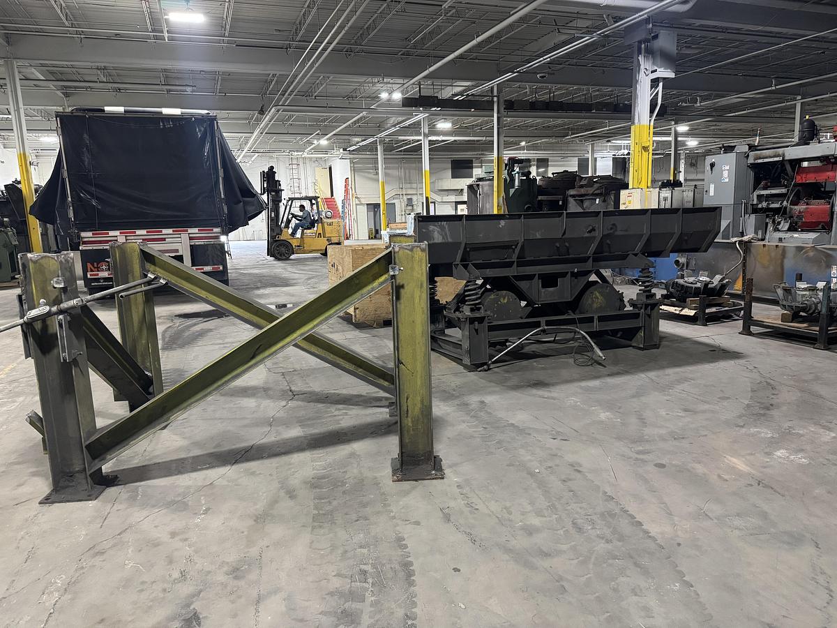 Used GENERAL KINEMATICS 2 WAY FEEDER