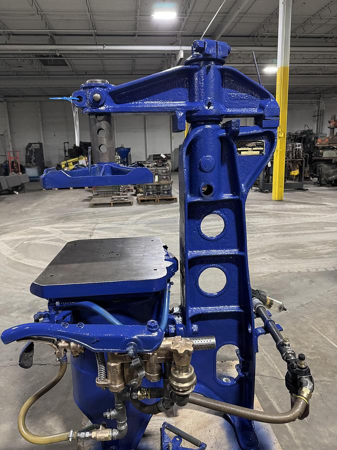 Used OSBORN SQUEEZE MOLDING MACHINE