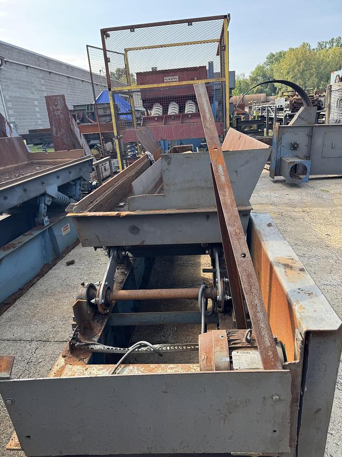 Used CARRIER HR 3680 S VIBRATING CONVEYOR