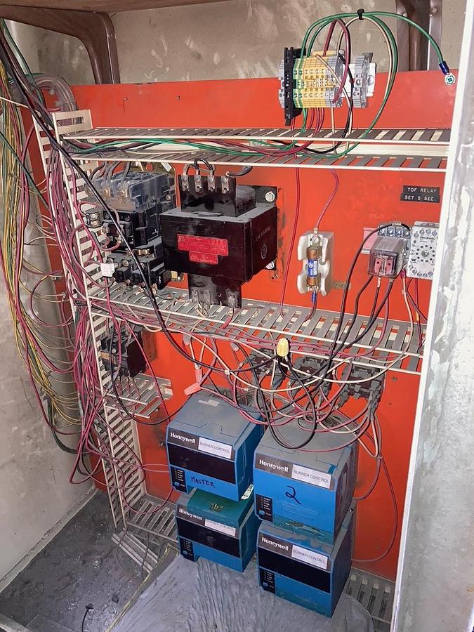 Used LINDBERG BURN OFF OVEN