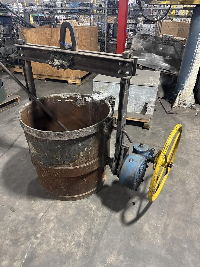 Used ACETARC ESSEX GEARED POURING LADLE
