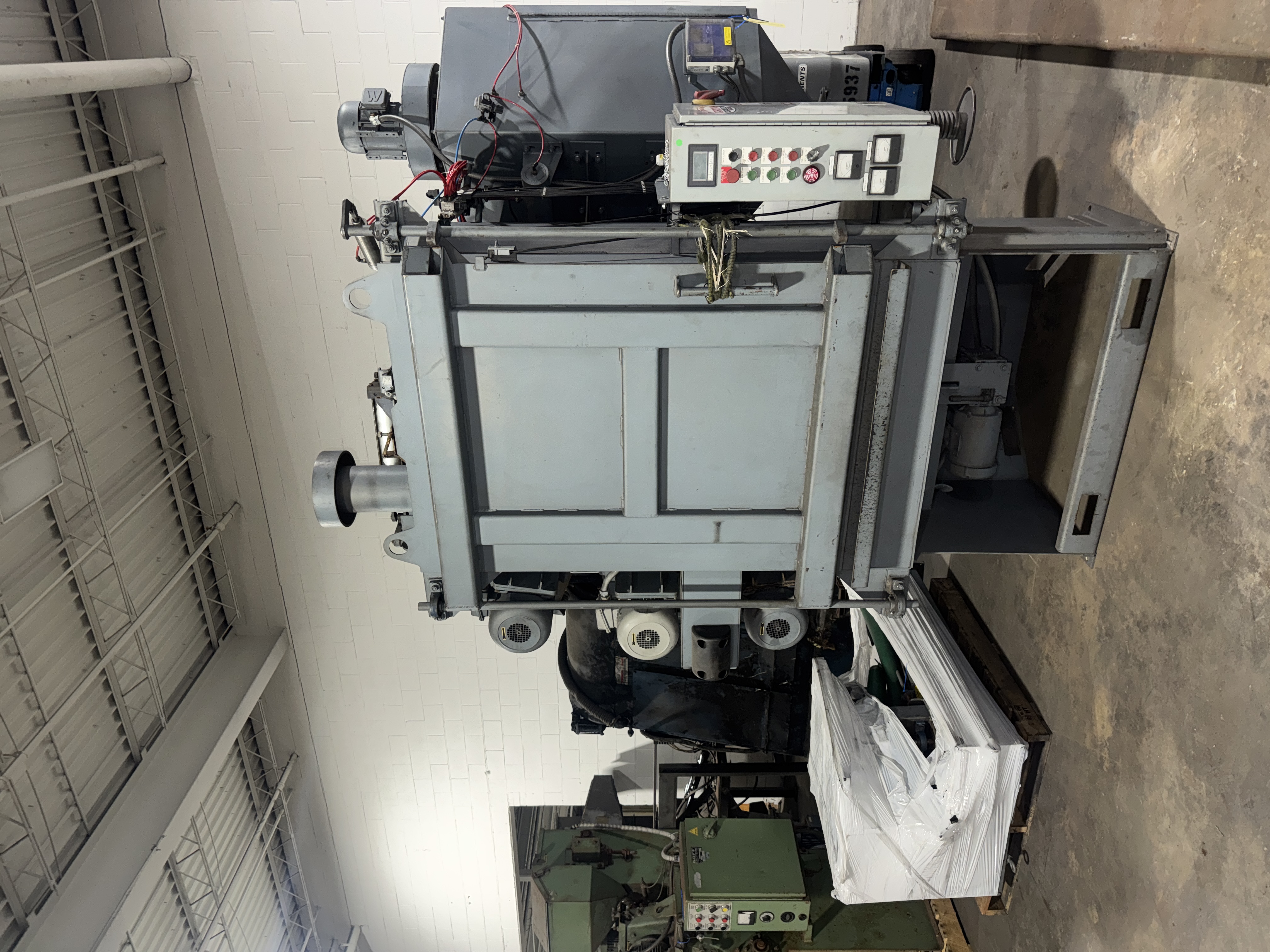 Used 2023 CARDINAL 3 WHEEL 36" TABLE TYPE BLAST CABINET