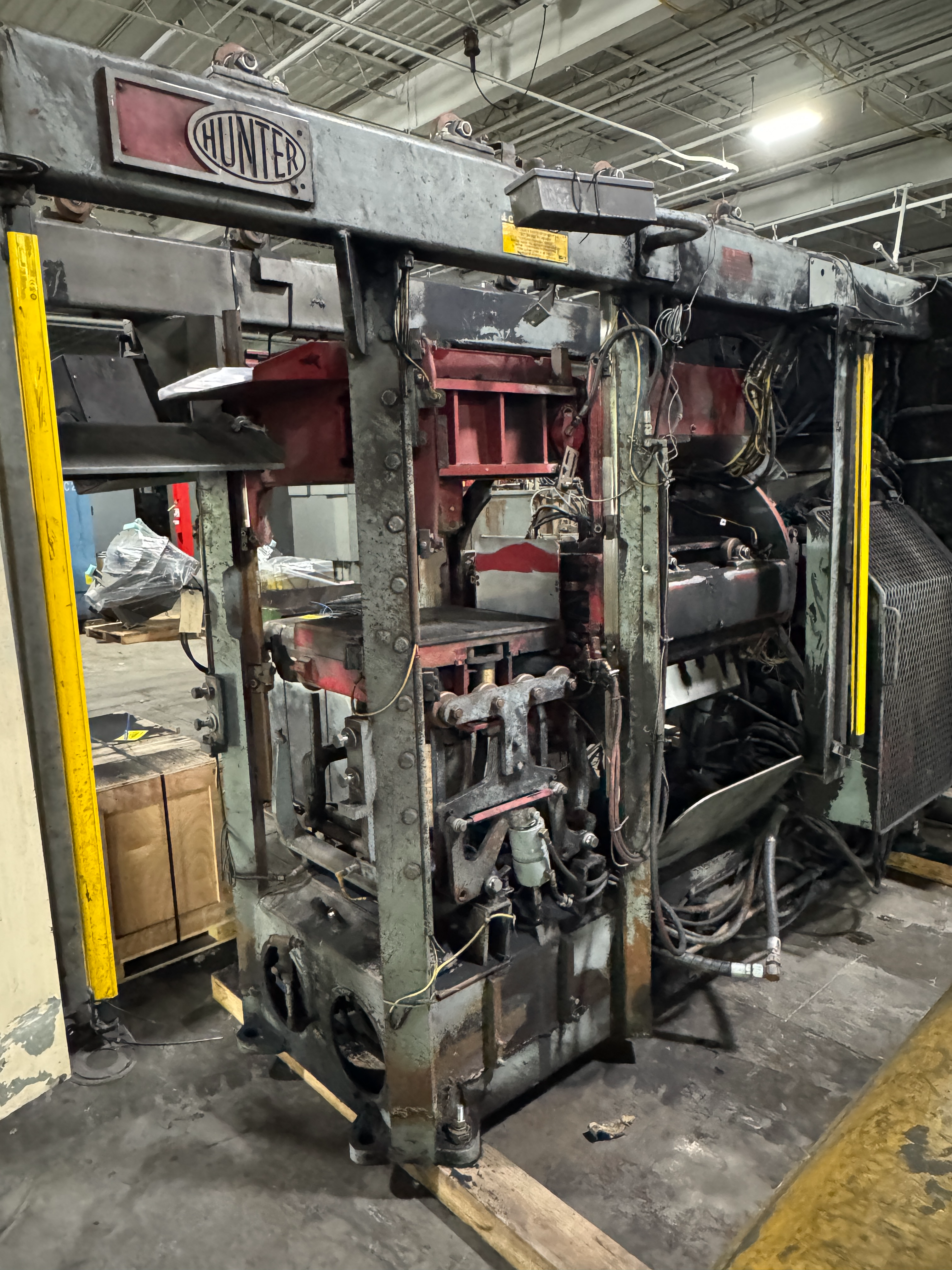 Used 1994 HUNTER 20E AUTOMATED MOLDING MACHINE