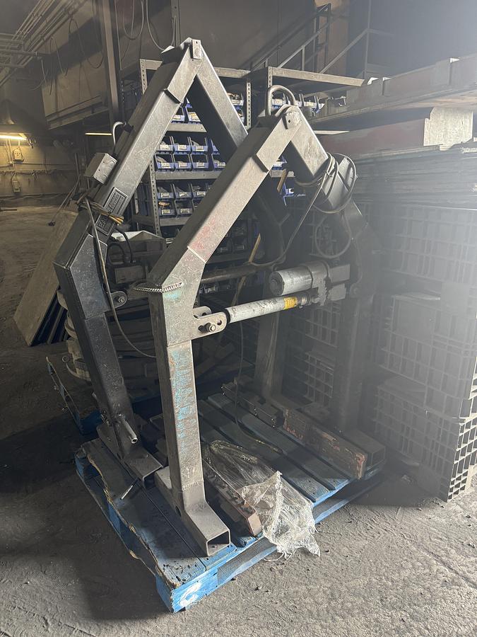 Used EAGLE MOLD HANDLER