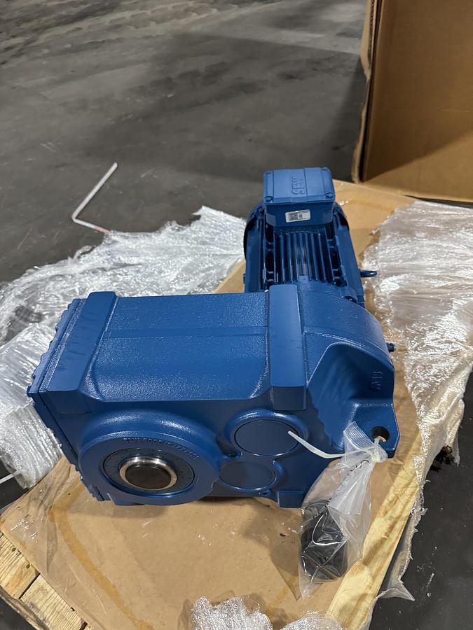 Used SEW EURODRIVE BLAST GEAR BOX