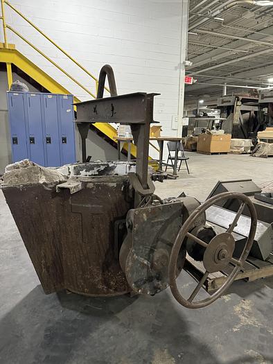 Used LIP POUR  LADLE