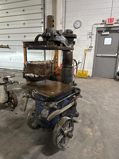 Used INTERNATIONAL SQUEEZER H494