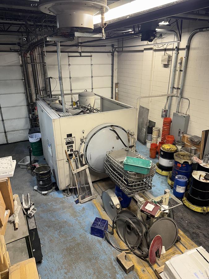 Used FURNACE SOURCE VACUUM ANNEALING FURNACE