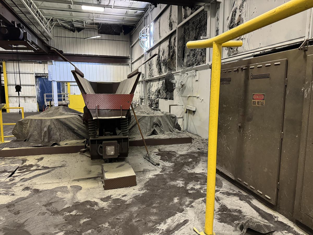 Used GENERAL KINEMATICS FURNACE CHARGE FEEDER