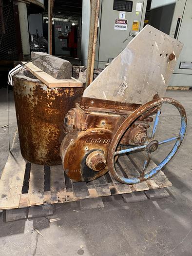Used MODERN EQUIPMENT GEARED LIP POUR LADLE