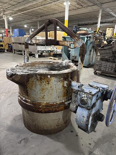 Used MODERN EQUIPMENT GEARED LIP POUR LADLE