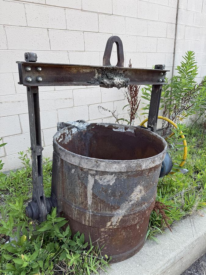 Used ACETARC ESSEX GEARED POURING LADLE
