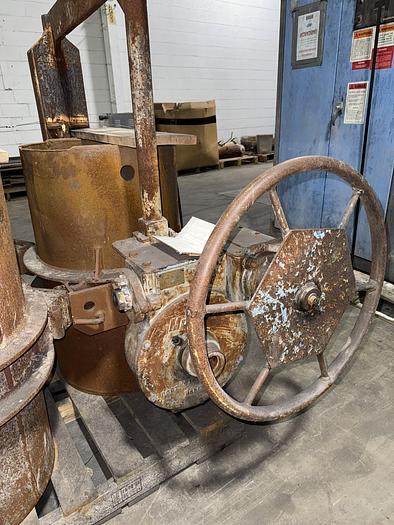 Used MODERN EQUIPMENT GEARED LIP POUR LADLE