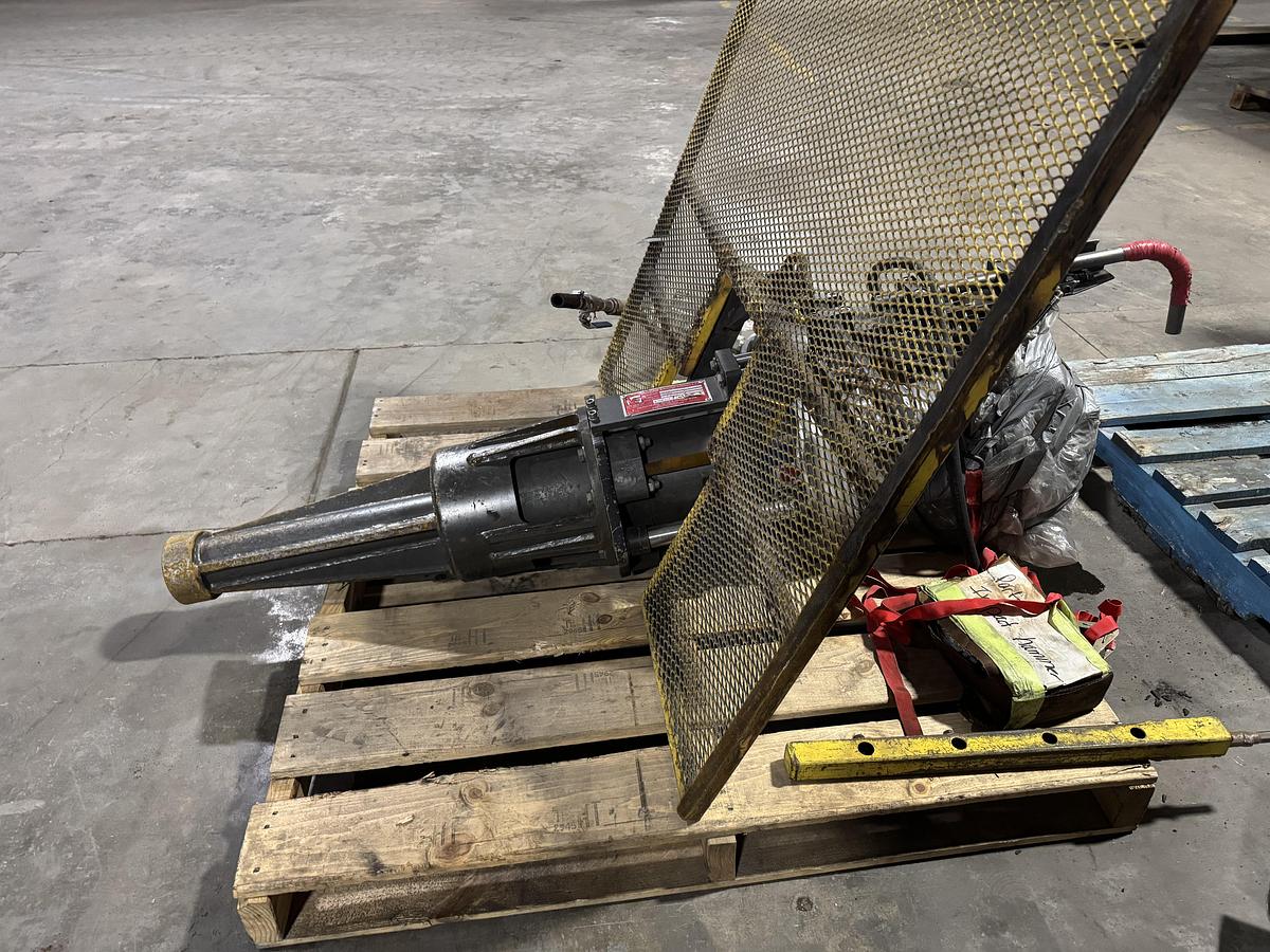 Used VULCAN ACTION 100H AIR IMPACT HAMMER