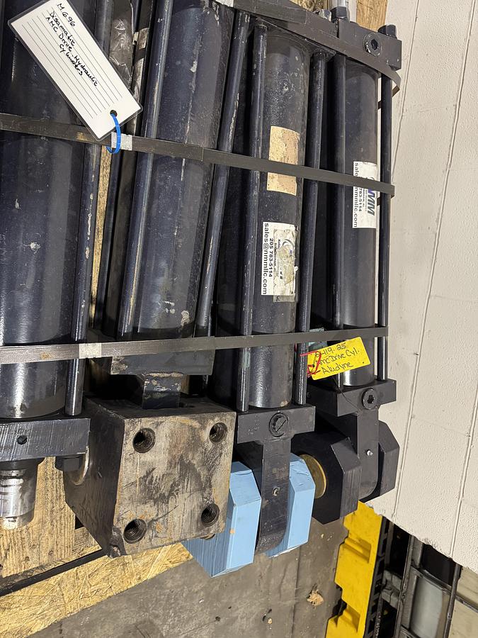 Used DISAMATIC AMC DRIVE HYDRAULIC CYLINDERS