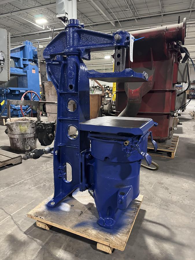 Used OSBORN SQUEEZE MOLDING MACHINE