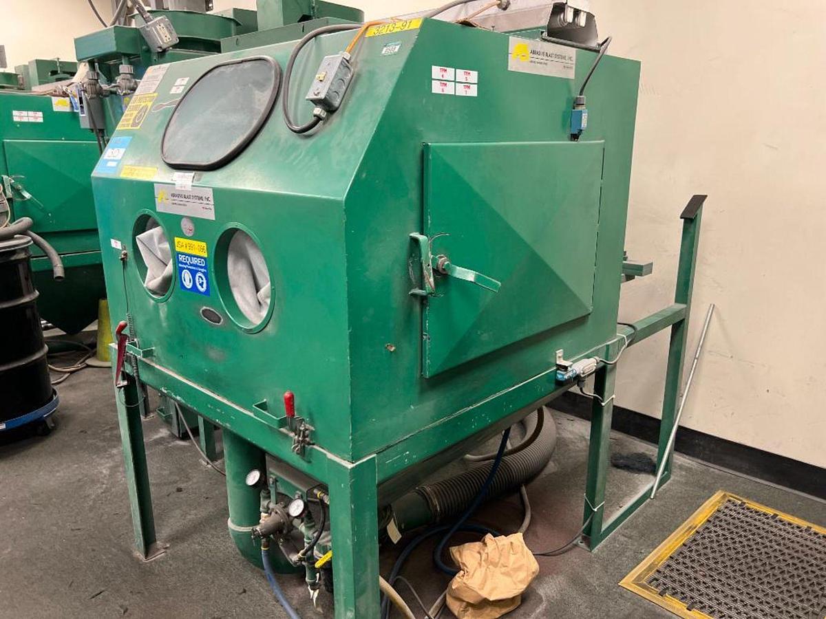 Used ABRASIVE BLAST SYSTEMS SAND BLAST CABINET