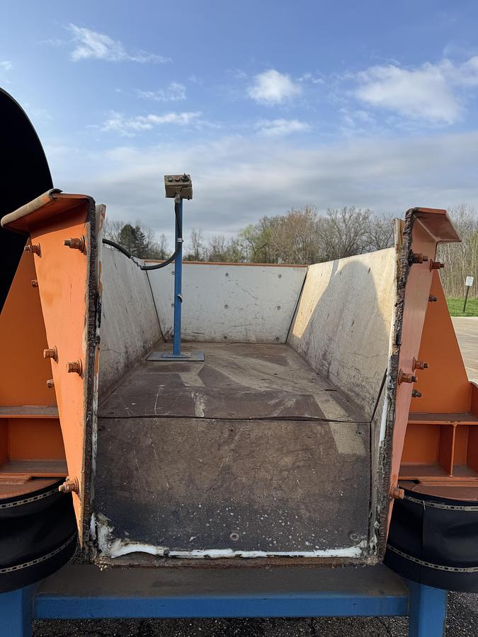 Used 2012 CARRIER AMPI-FLOW VIBRATORY FEEDER