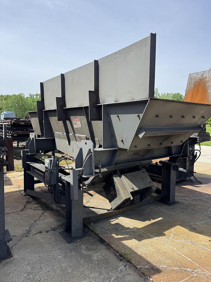 Used CARRIER FEEDER CONVEYOR