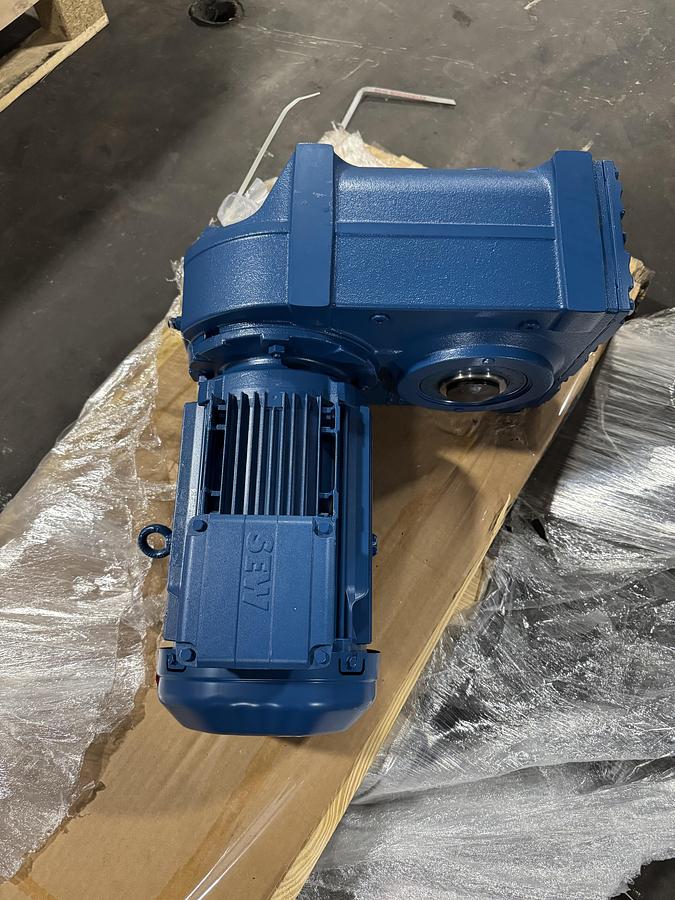Used SEW EURODRIVE BLAST GEAR BOX