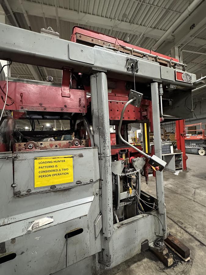 Used 2008 HUNTER XL-2024 AUTOMATIC MOLDING MACHINE